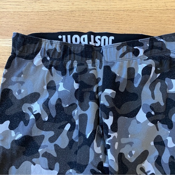 Grey Camo Nike Leggings - Picture 3 of 5